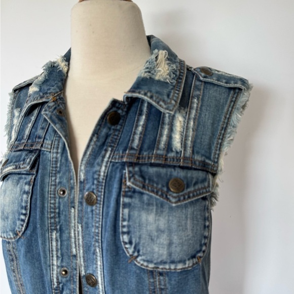 Free People crochet jeans Vest Jacket distressed Macrame Cargo Moody Blue Combo - Picture 7 of 11